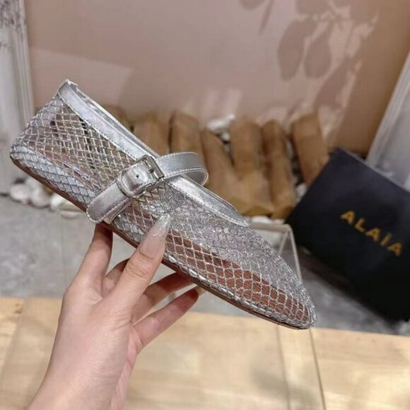 Alaia Silver Lattice Flats for Everyday Elegance - Picture 6 of 7